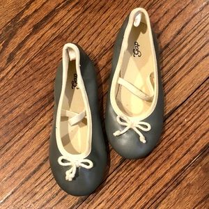 GAP KIDS Gray Ballet Flats. Size 9.